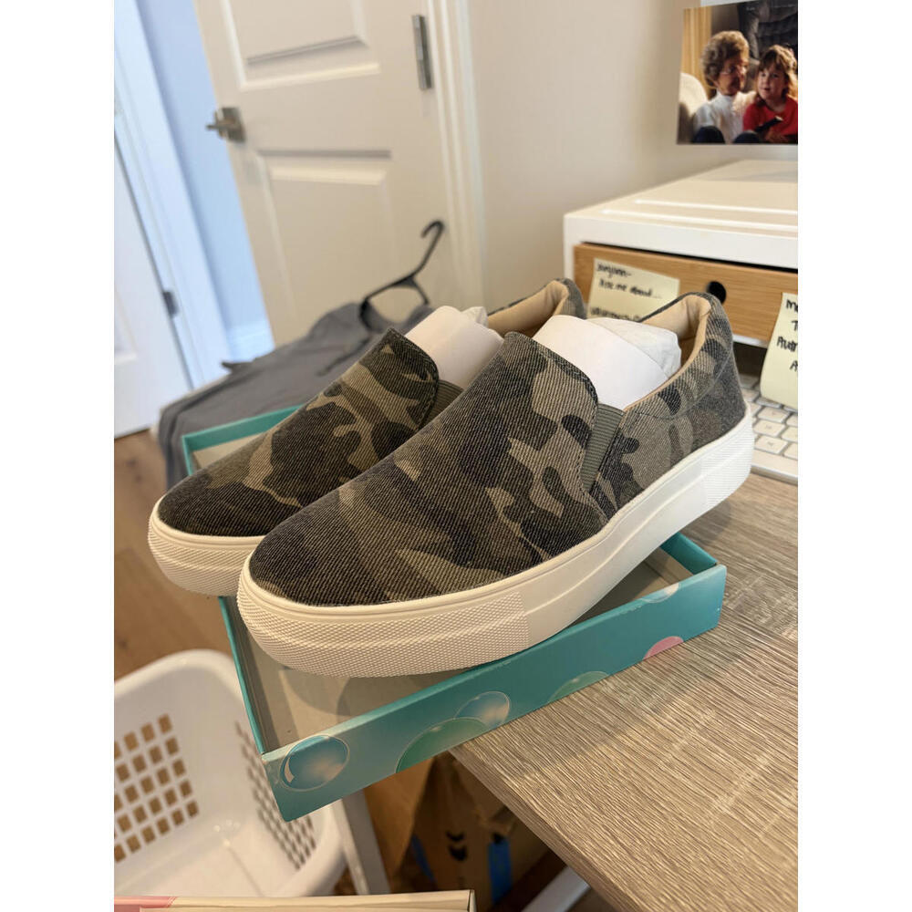 Women's Soda Slip On Sneakers Camo size 7.5